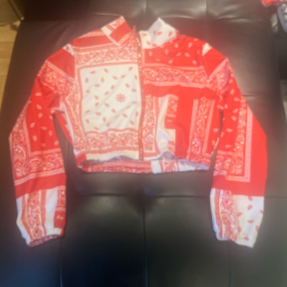 Medium size , 2 piece suit , never worn brand new !! - Picture 2 of 3